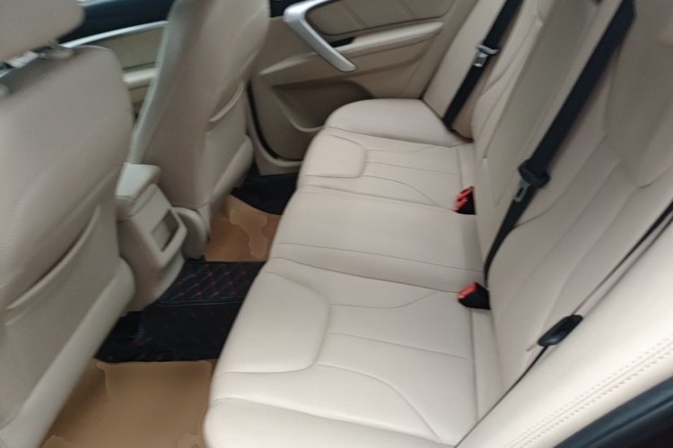 GEELY Emgrand 2018 car image #17