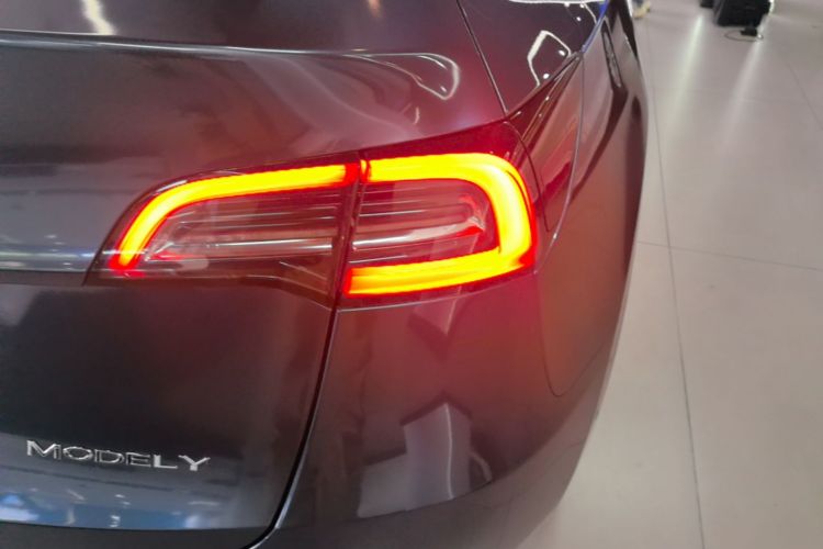 Tesla Model Y 2023 #8 Tesla Model Y 2023 car image #8