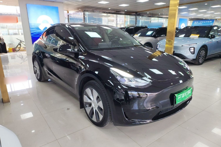 Tesla Model Y 2023 car image #4