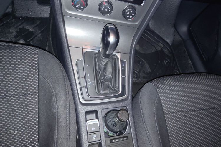 Volkswagen Golf 2015 car image #16