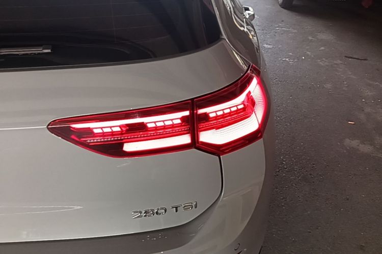 Volkswagen Golf 2024 car image #8