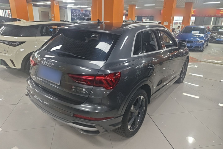 Audi Q3 2023 car image #7
