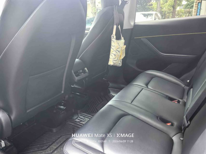 Tesla Model Y 2022 #3 Tesla Model Y 2022 car image #3