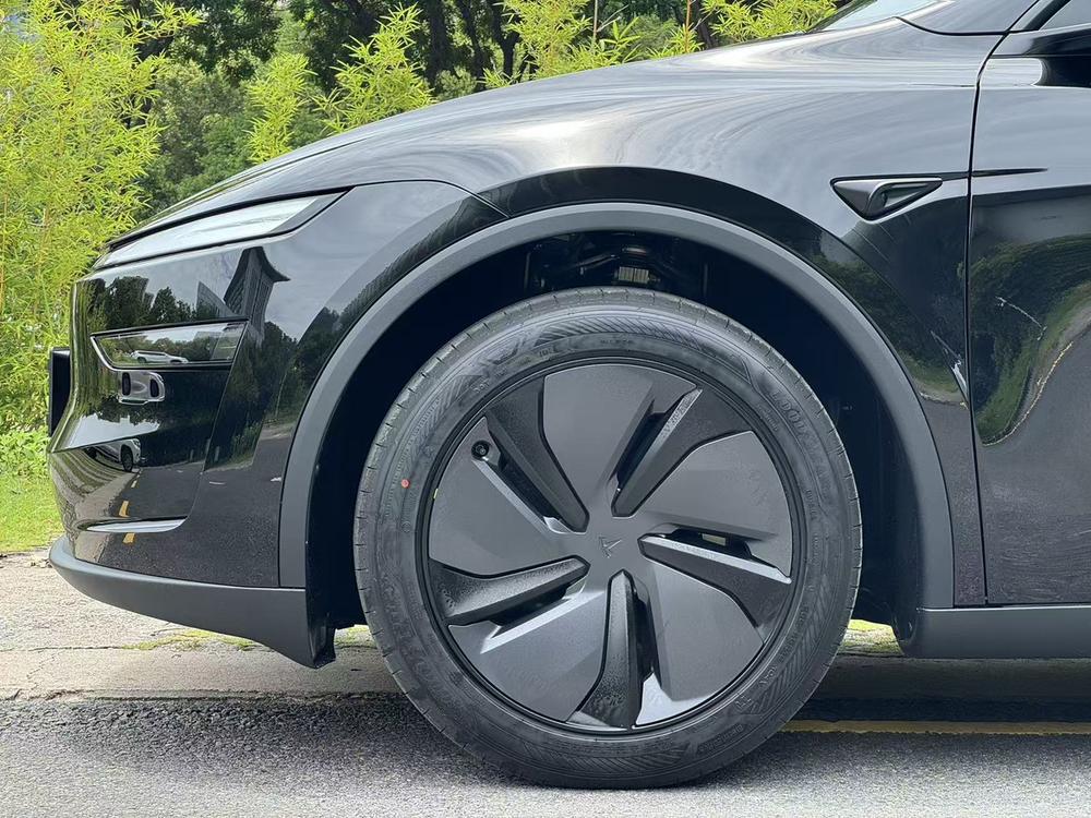 Tesla Model Y 2026 #12 Tesla Model Y 2026 car image #12