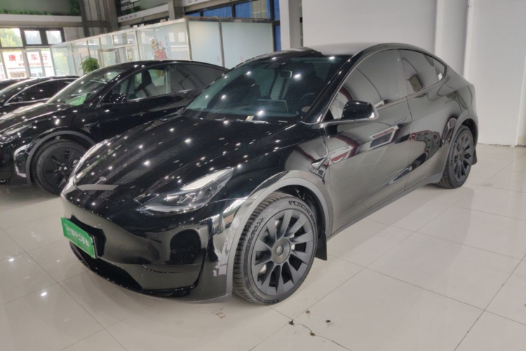 Tesla Model Y 2023 #2 Tesla Model Y 2023 car image #2