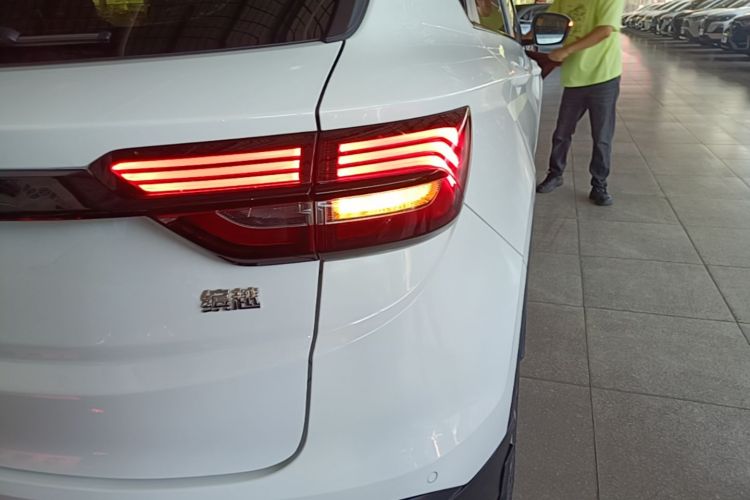 GEELY Coolray 2022 #8 GEELY Coolray 2022 car image #8