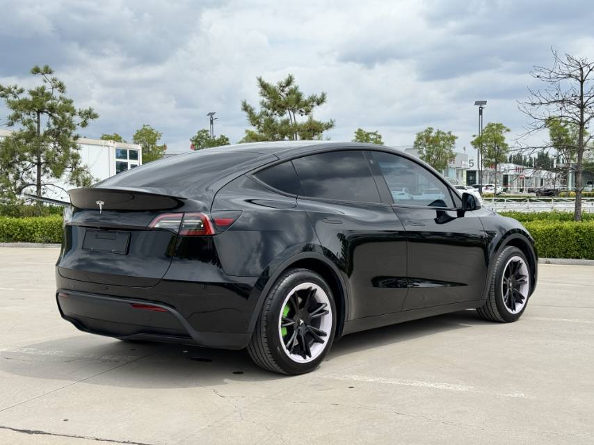 Tesla Model Y 2023 #9 Tesla Model Y 2023 car image #9