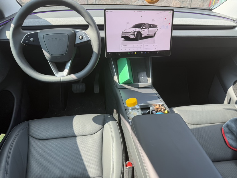 Tesla Model Y 2025 car image #4