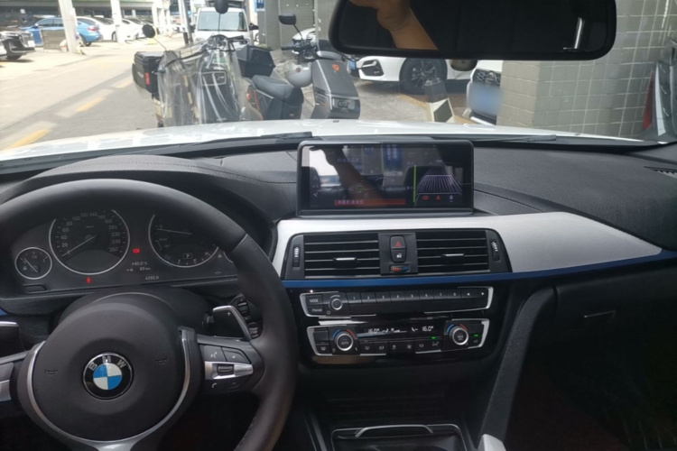 BMW 3 Series 2018 #10 BMW 3 Series 2018 car image #10