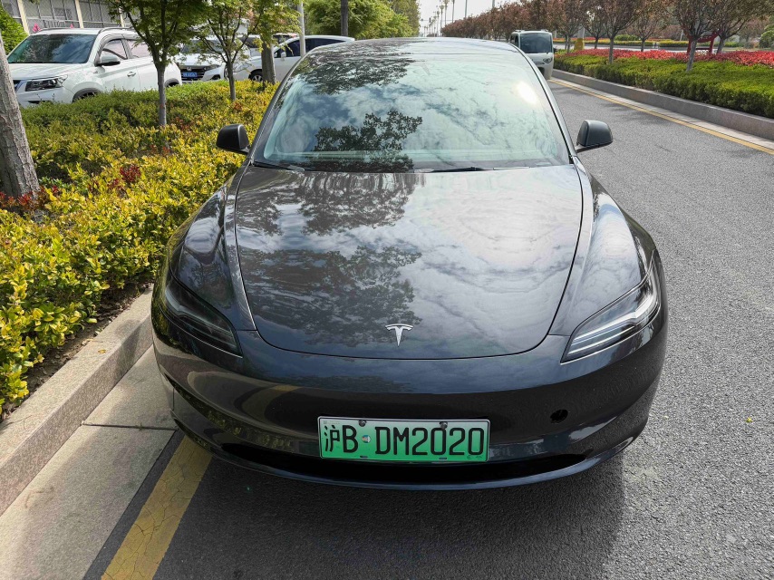 Tesla Model 3 2025 car image #2