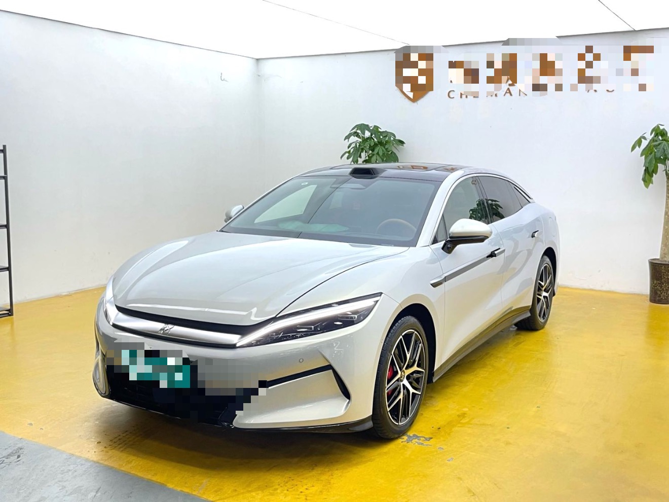 BYD HanL 2025 car image 