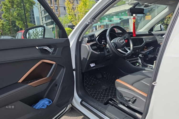 Audi Q3 2021 car image #18