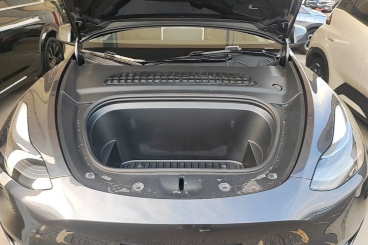 Tesla Model Y 2024 car image #20