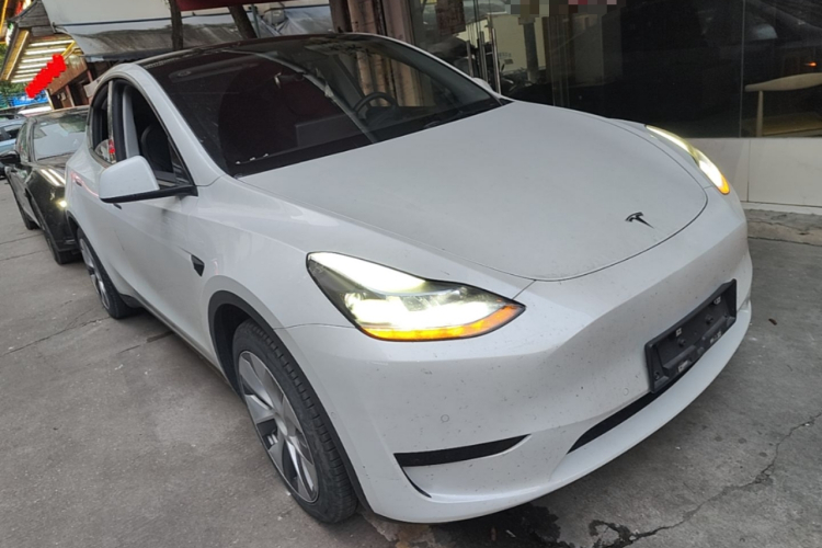 Tesla Model Y 2022 #4 Tesla Model Y 2022 car image #4