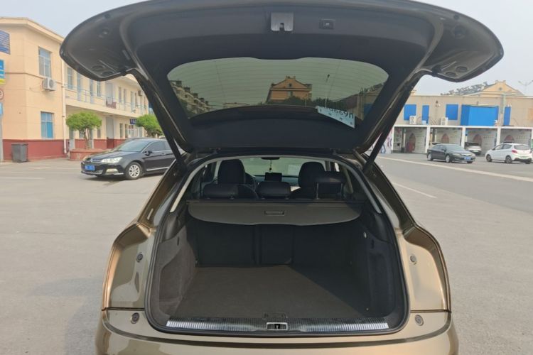 Audi Q3 2019 car image #19