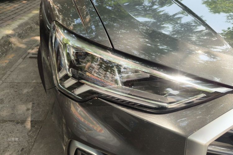 Audi Q3 2023 car image #8