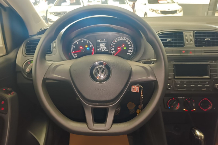 Volkswagen Polo 2016 car image #11