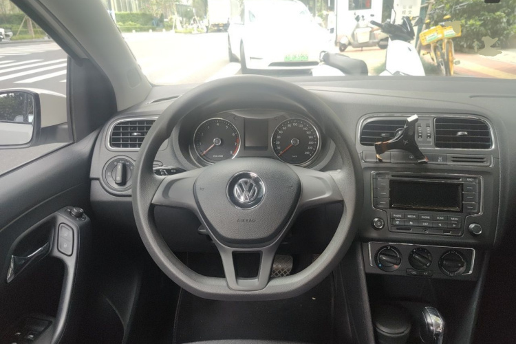 Volkswagen Polo 2015 #11 Volkswagen Polo 2015 car image #11