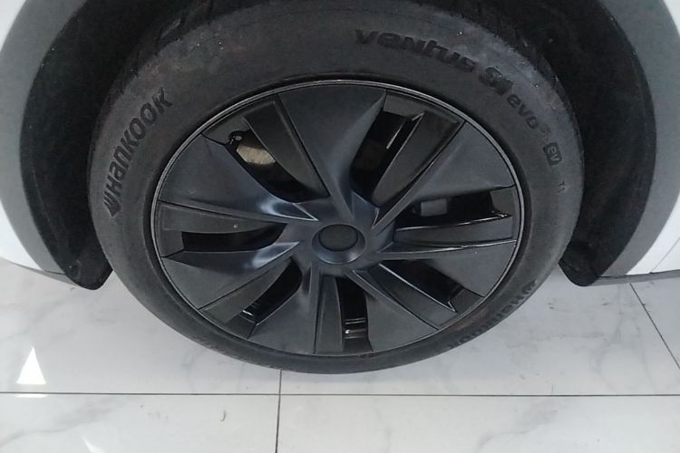 Tesla Model Y 2023 #9 Tesla Model Y 2023 car image #9