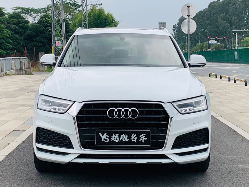 Audi Q3 2019 car image #2