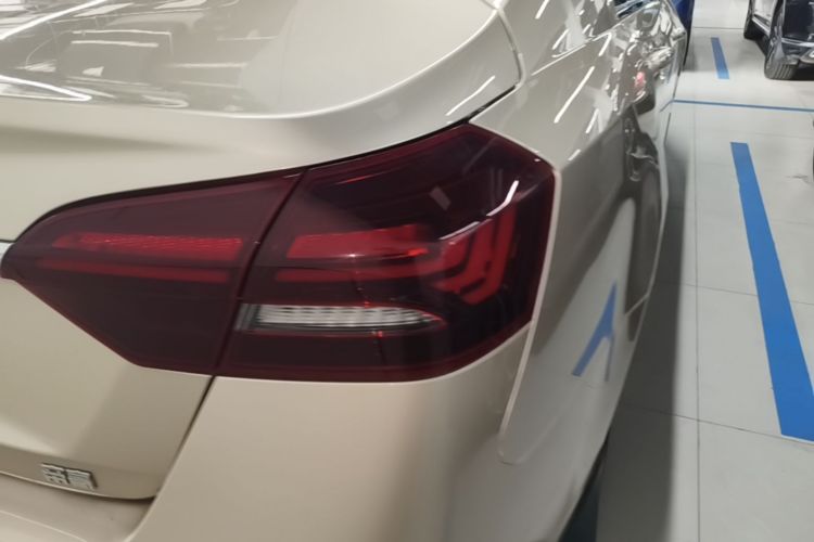 GEELY Emgrand 2021 car image #8