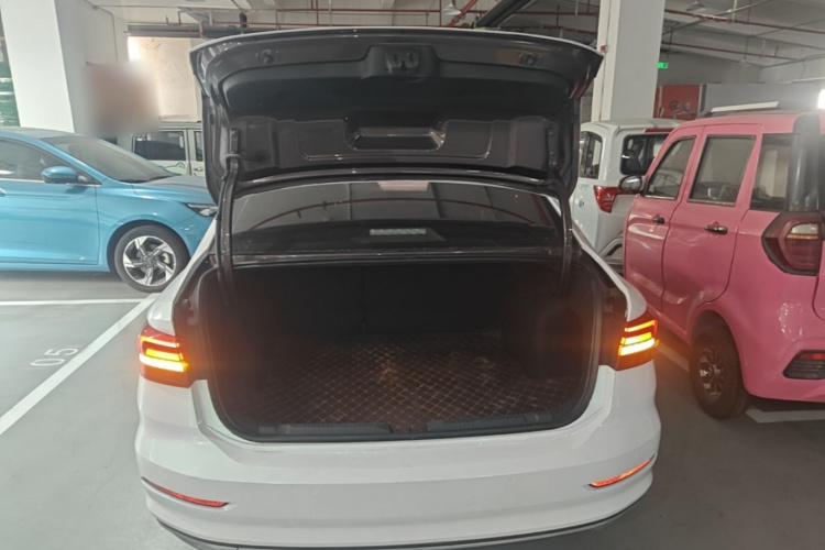 Volkswagen Lavida 2018 car image #19