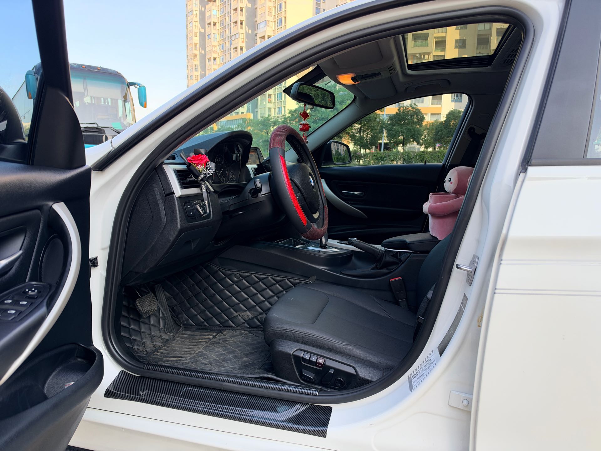 2015 car image #6