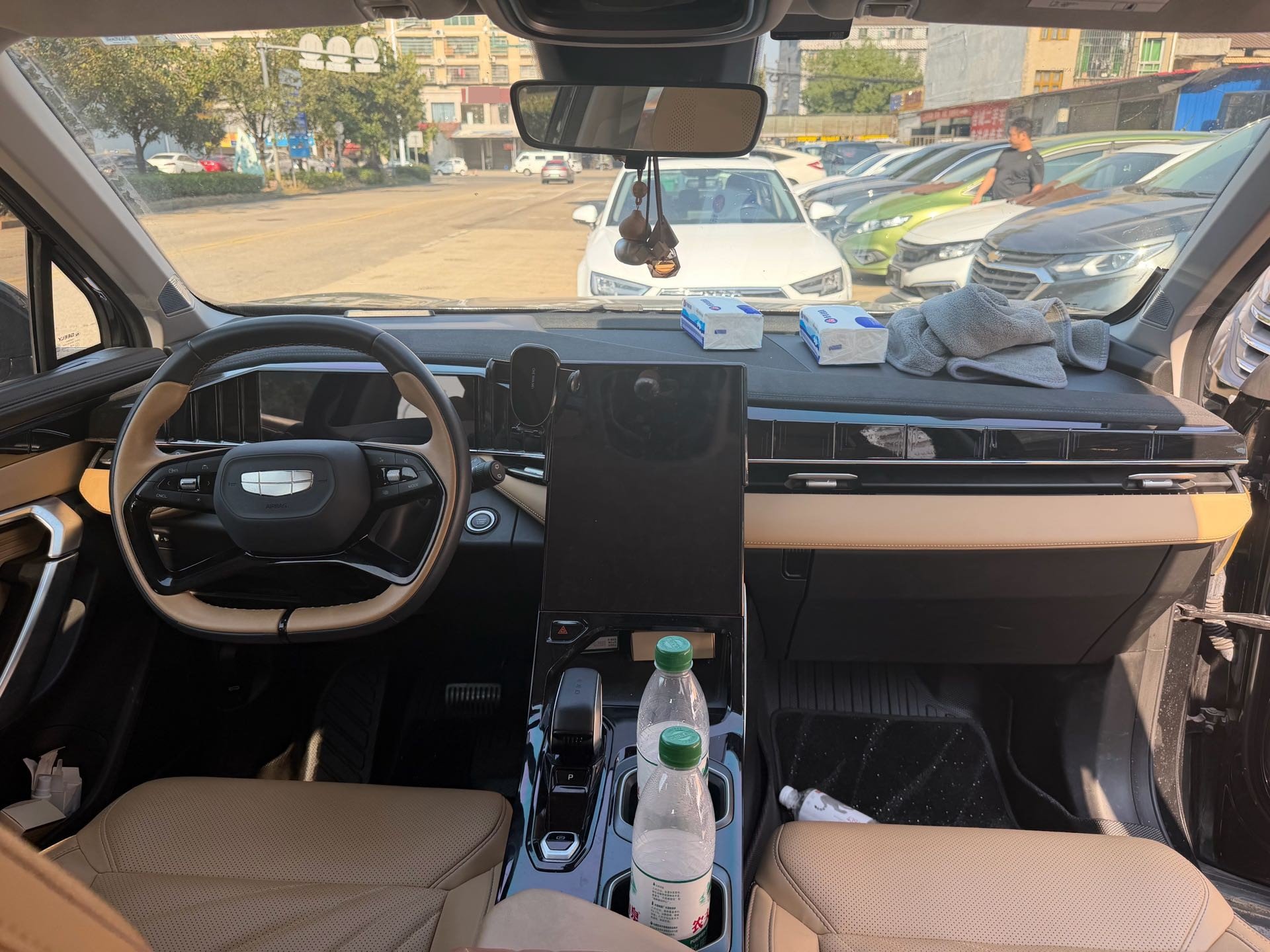 GEELY Boyue L 2023 صورة سيارة #4