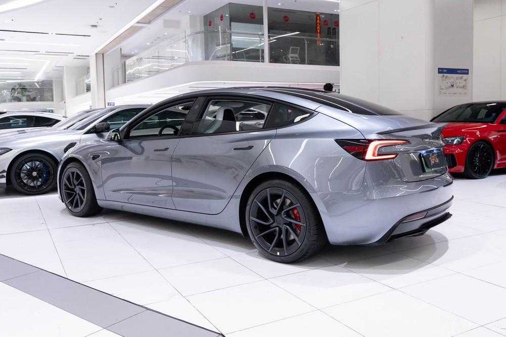 Tesla Model 3 2026 car image #4