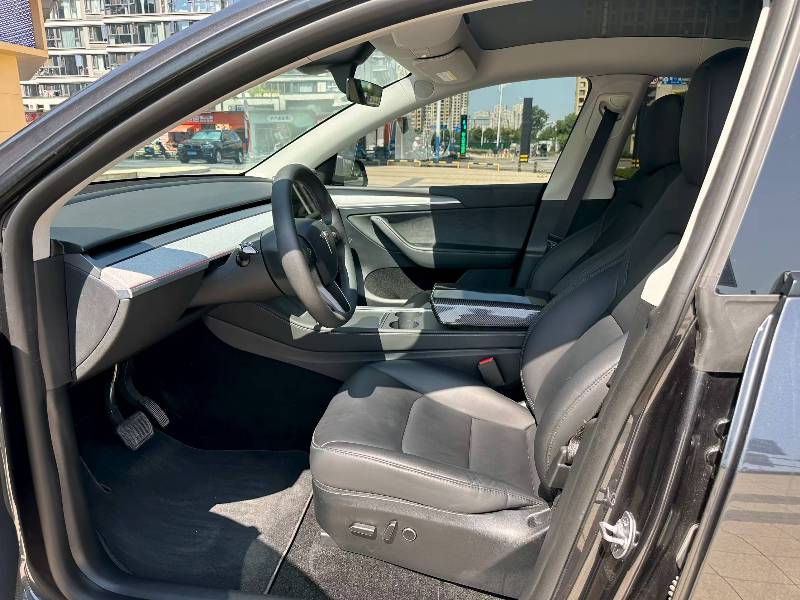 Tesla Model Y 2024 #4 Tesla Model Y 2024 immagine di auto #4