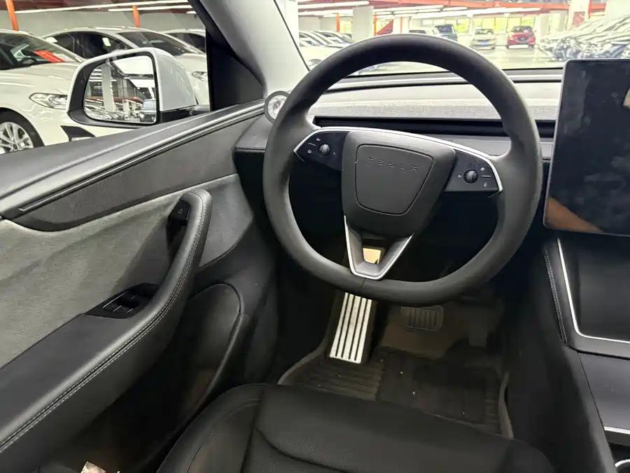 Tesla Model Y 2025 #16 Tesla Model Y 2025 car image #16