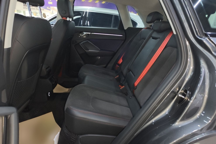 Audi Q3 2020 car image #17