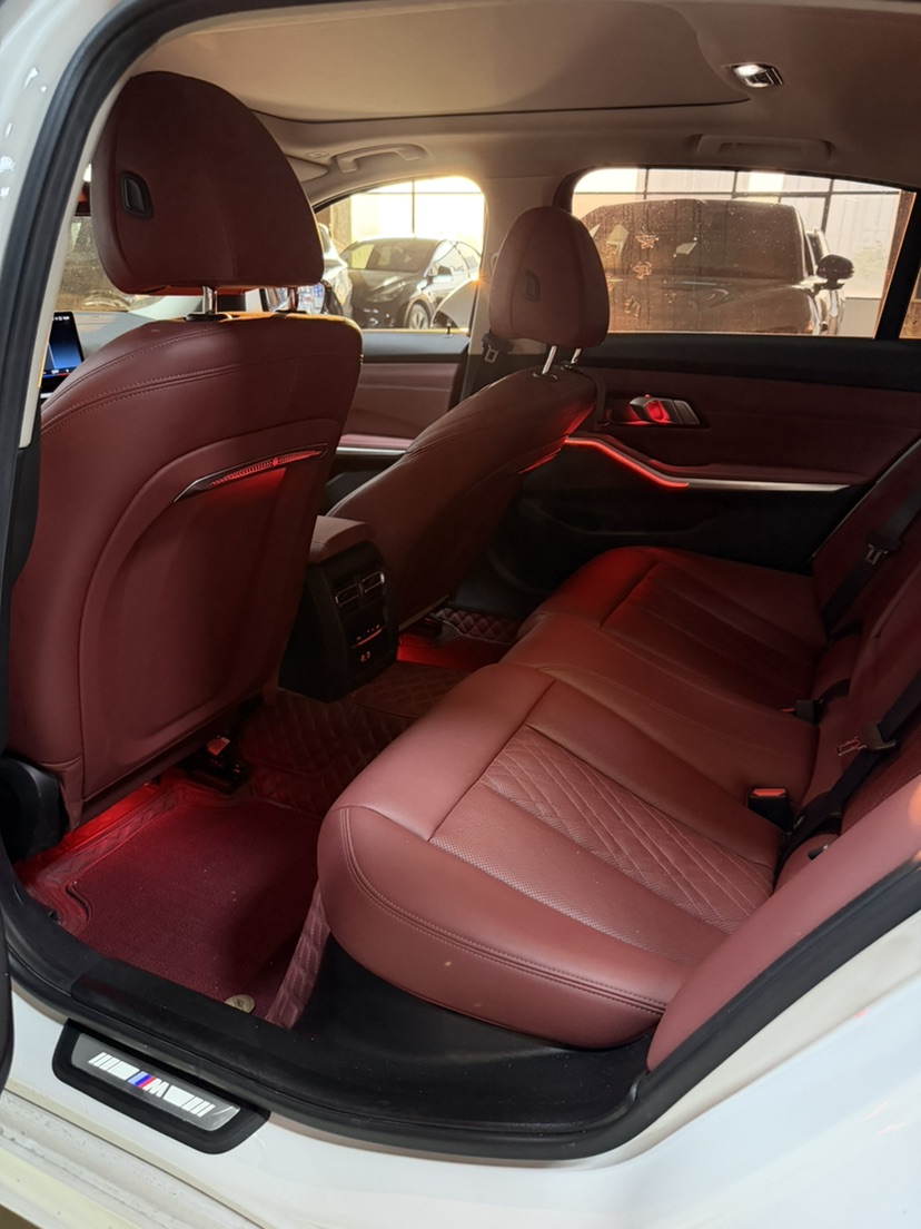 BMW 3 Series 2024 immagine di auto #4
