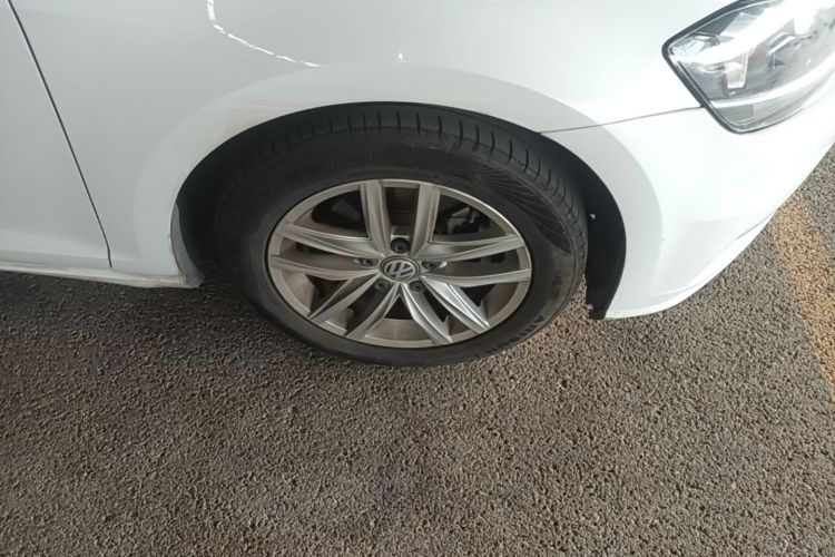 Volkswagen Golf 2019 car image #9