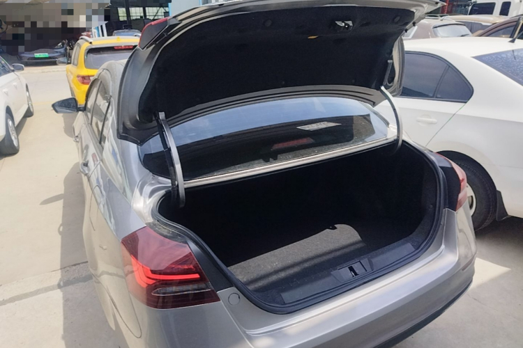 GEELY Emgrand 2021 car image #19