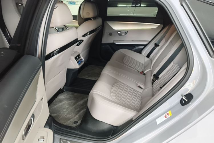 BYD Han 2025 car image #17