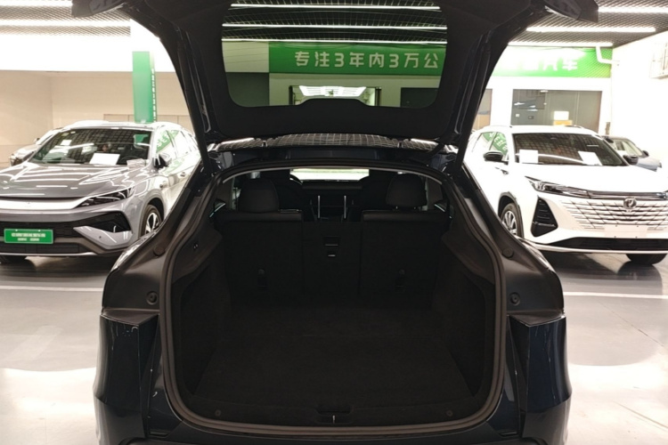 Tesla Model Y 2025 #19 Tesla Model Y 2025 car image #19