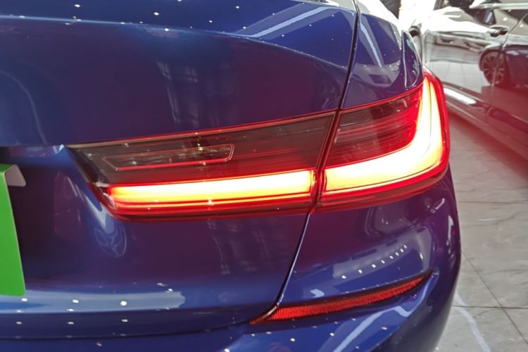 BMW 3 Series 2021 imagem de carro #8
