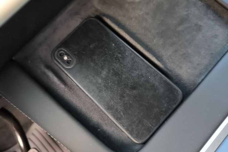 Tesla Model Y 2024 immagine di auto #9