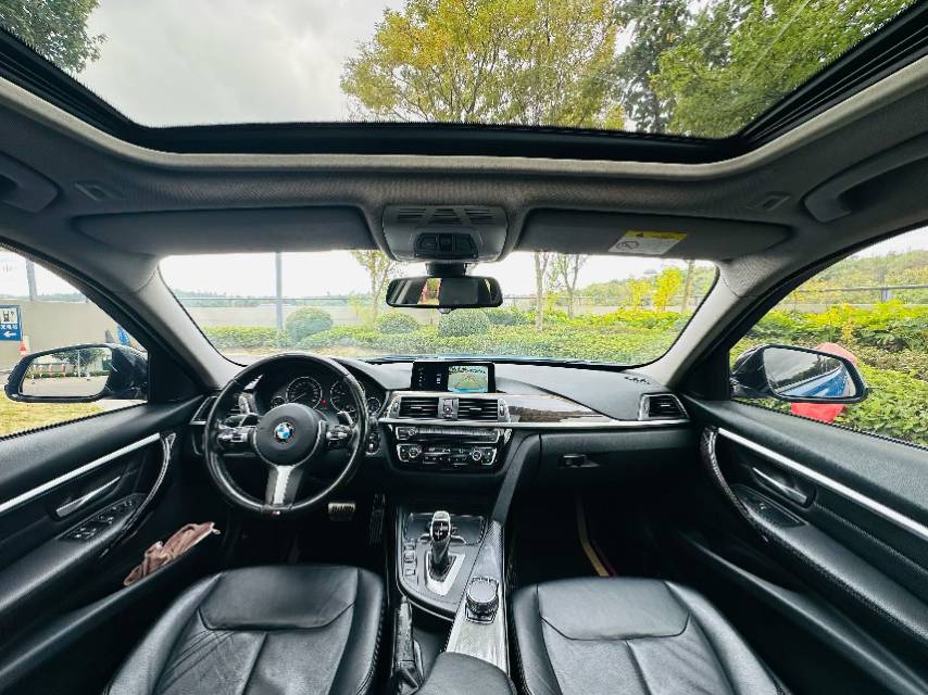 BMW 3 Series 2018 car image #5