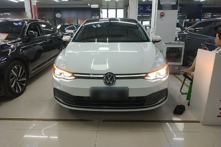 Volkswagen Golf 2020 car image #3