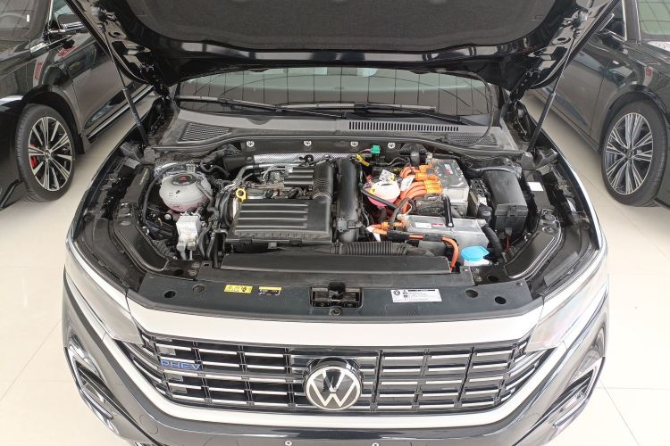Volkswagen Passat New Energy 2025 immagine di auto #20