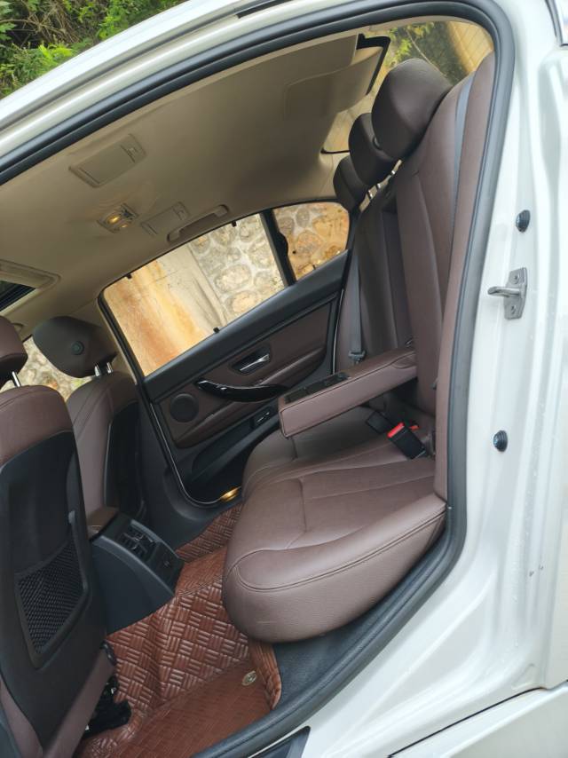 BMW 3 Series 2018 car image #6