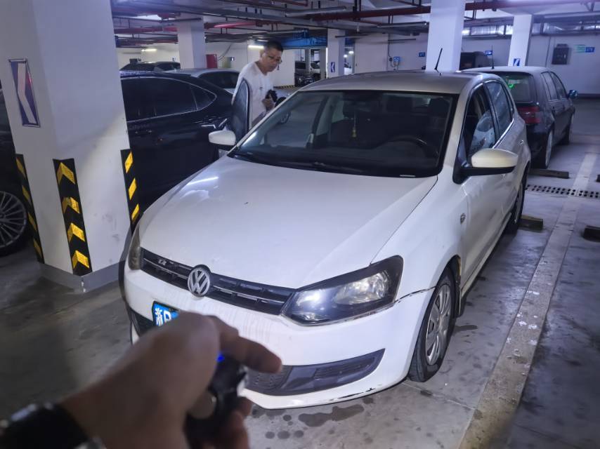 Volkswagen Polo 2012 Volkswagen Polo 2012 car image