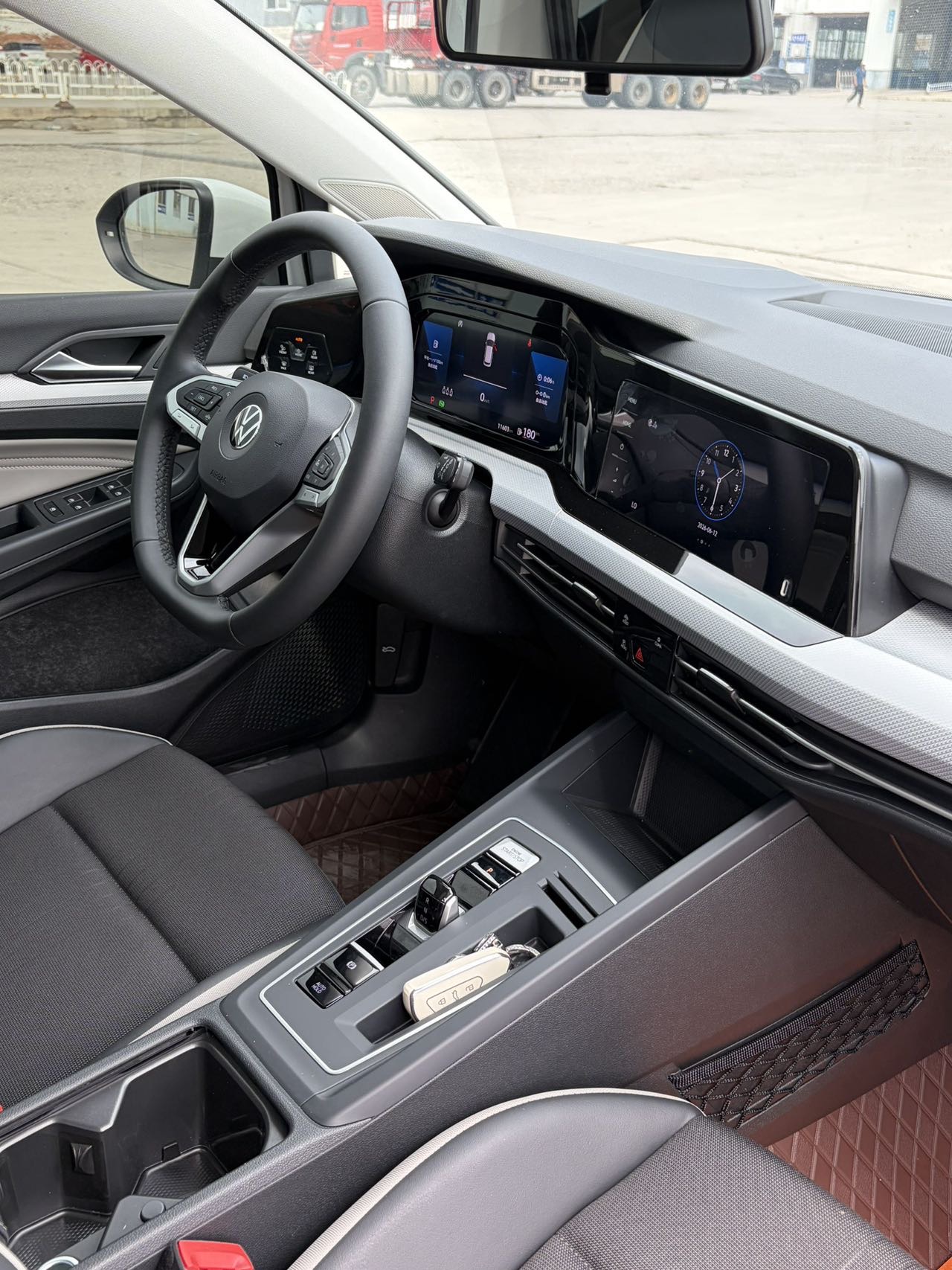 Volkswagen Golf 2023 car image #9