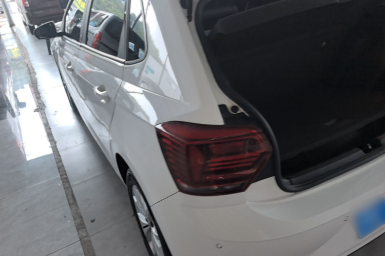 Volkswagen Polo 2019 car image #5