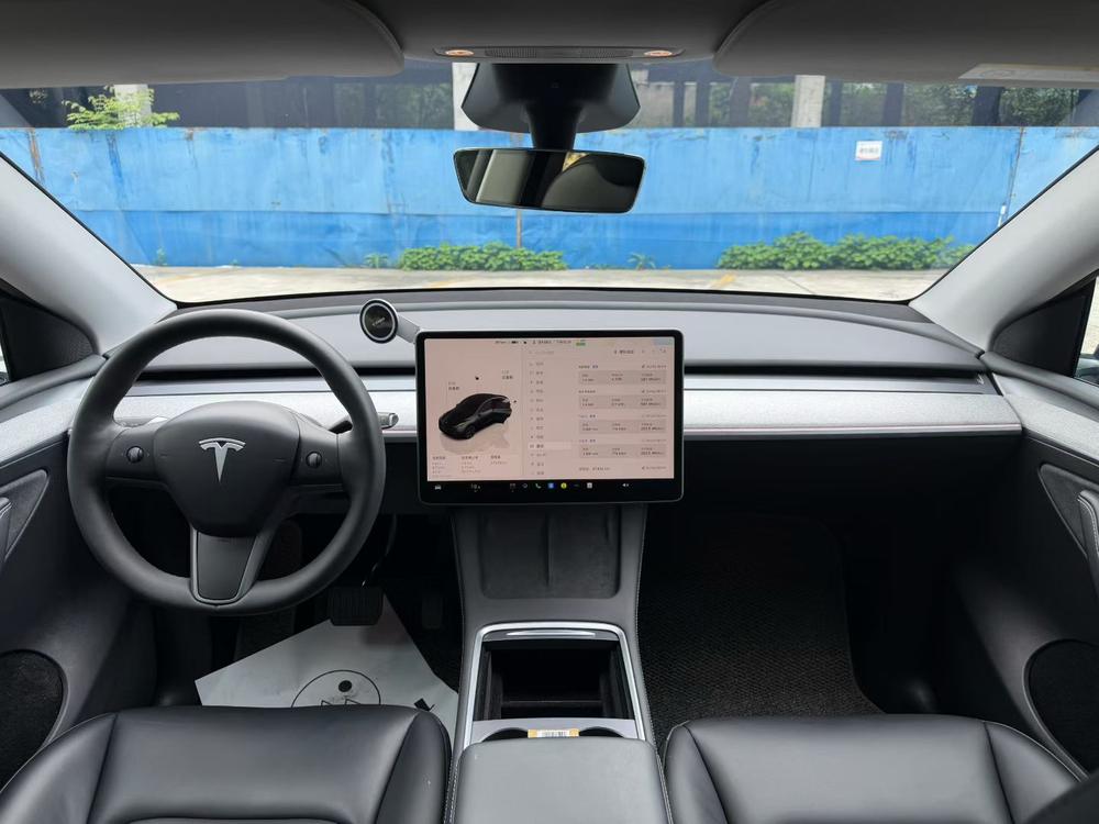 Tesla Model Y 2024 #8 Tesla Model Y 2024 car image #8