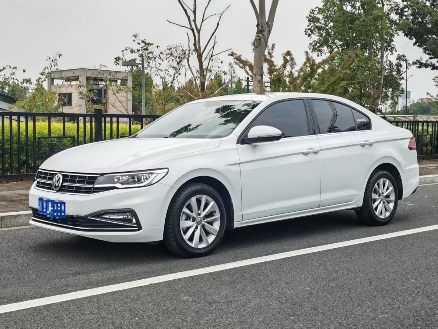 2020 immagine di auto 