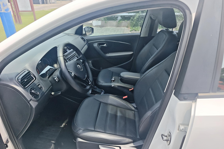 Volkswagen Polo 2015 #10 Volkswagen Polo 2015 car image #10
