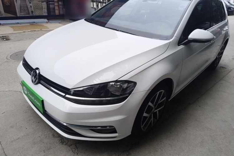 Volkswagen Golf 2020 car image #2